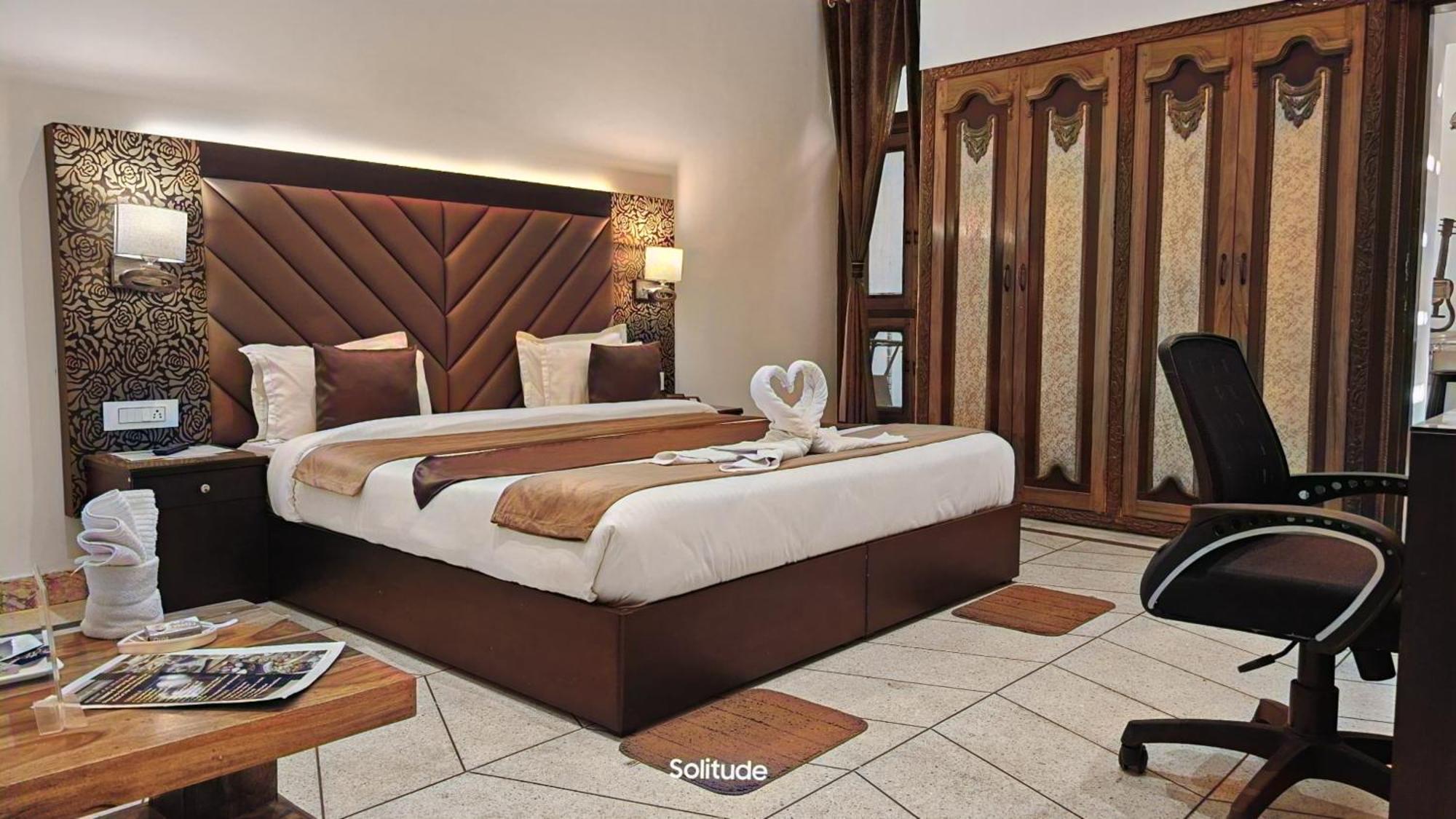 Solitude, The Boutique Hotel Халдвани Экстерьер фото